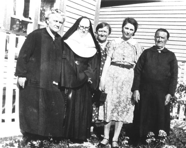158: Mary Anne (Murphy) Reddy, her daughters Sr Anita and Julia (Reddy) McCarthy, Mary McCarthy and  Mary Agnes (Ryan) Whelan. (1934)  - Mary daughter of Denis McCarthy &amp;amp; Sarah Withers; Mary Agnes daughter of Denis Ryan &amp;amp; Mary Barron